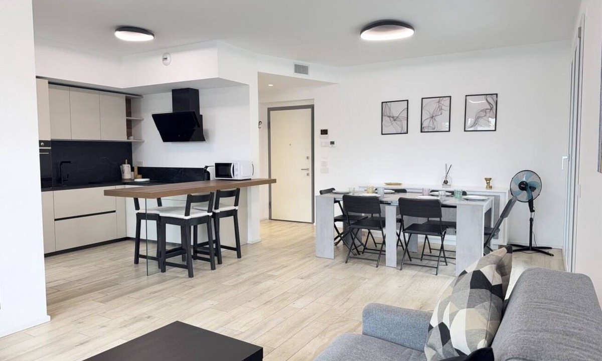 Bergamo House | 2 Min Walk Chorus Life, with 2 Bedrooms and 2 Bath
