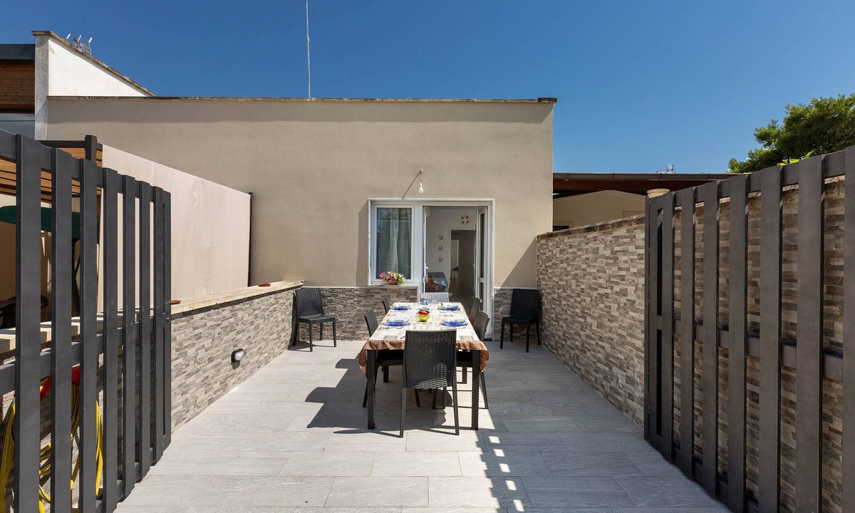 Torre Squillace House | 2060 Villetta Krystle