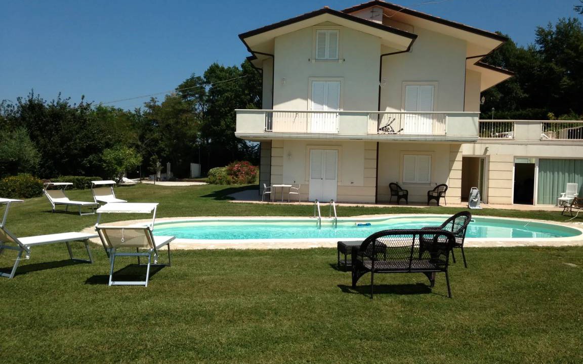 Montelabbate Villa | 250 m² Villa ∙ 5 bedrooms ∙ 11 guests