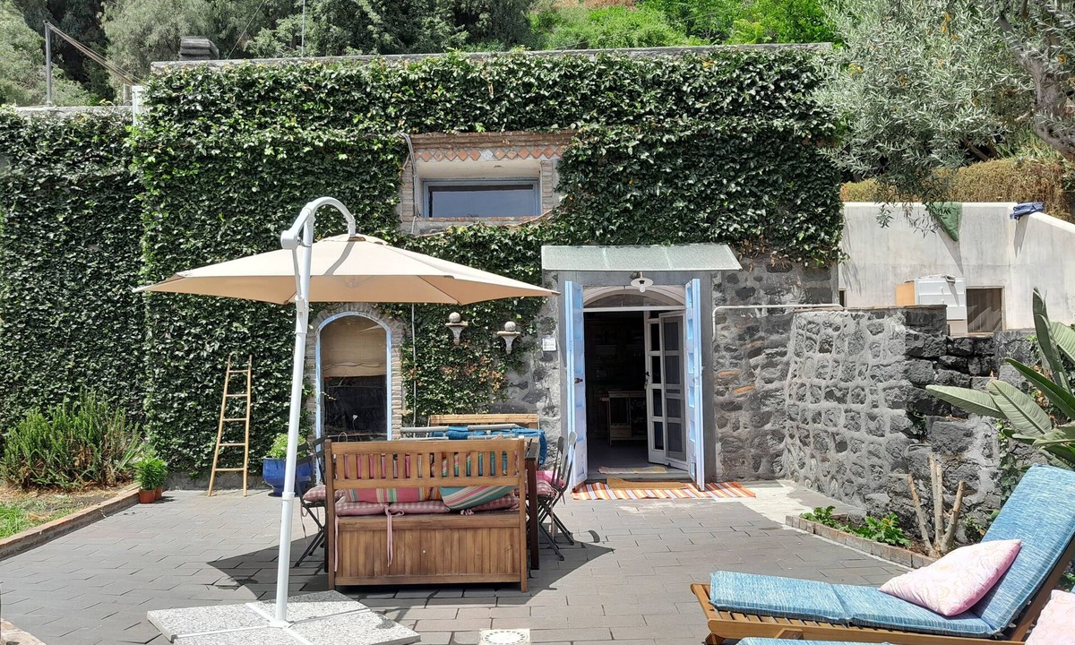 Archi House | 3 Bedroom Private vacation home in riposto