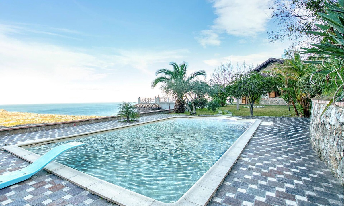 Montepaone House | 4 bedroom accommodation in Montepaone