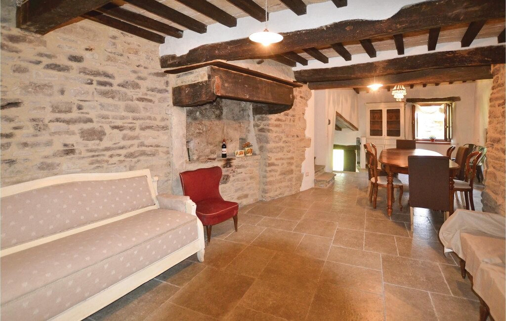 San Giustino House | 6 bedroom accommodation in San Giustino (PG)