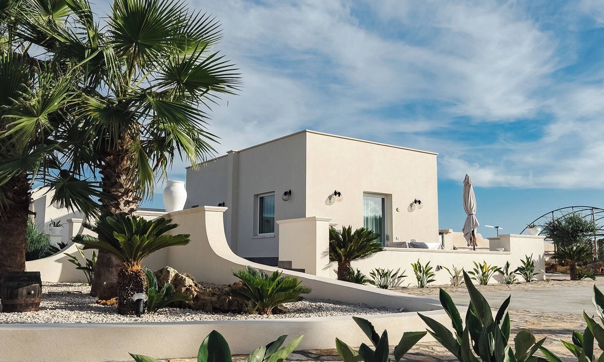 Petrosino Apartment | A Design Oasis in Marsala: A Modern Villa Amid Palm Trees and Vineyards