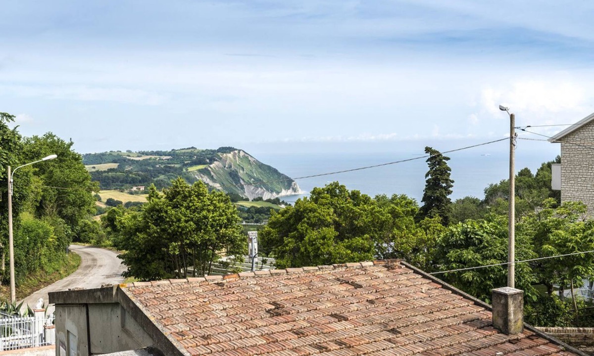 Poggio Apartment | A28 - Poggio, large three-room apartment with porch