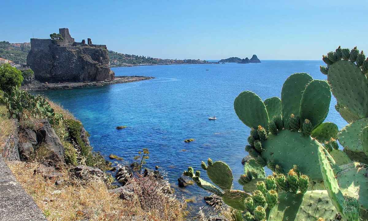Aci Catena House | Aci Trezza - Charming Home "Il Moro" - a few minutes from the sea and golf club