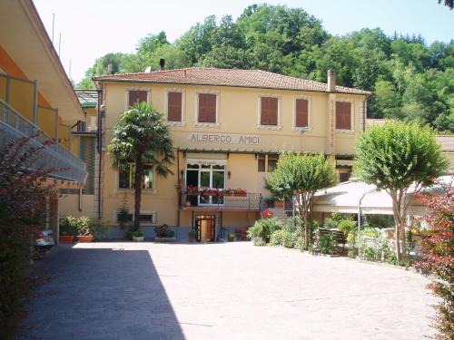 Varese Ligure Hotel | Albergo Amici