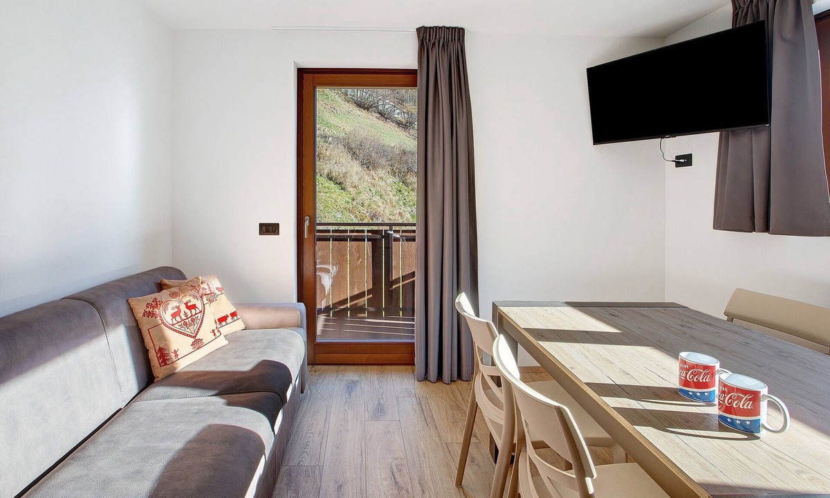 Isolaccia Apartment | Apartment '4' with Mountain View, Shared Garden and Wi-Fi
