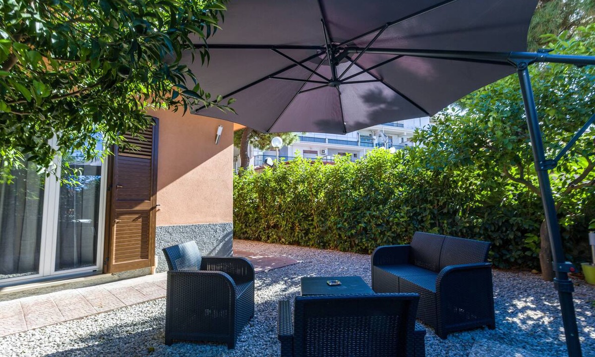 Gioiosa Marea Apartment | Apartment 'Casa Gioiosa' with Sea View, Wi-Fi and Air Conditioning