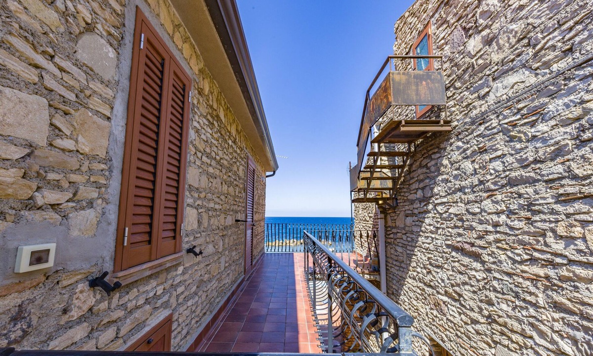 Patti Apartment | Apartment 'La Risacca Suite' with Sea View, Private Terrace and Air Conditioning