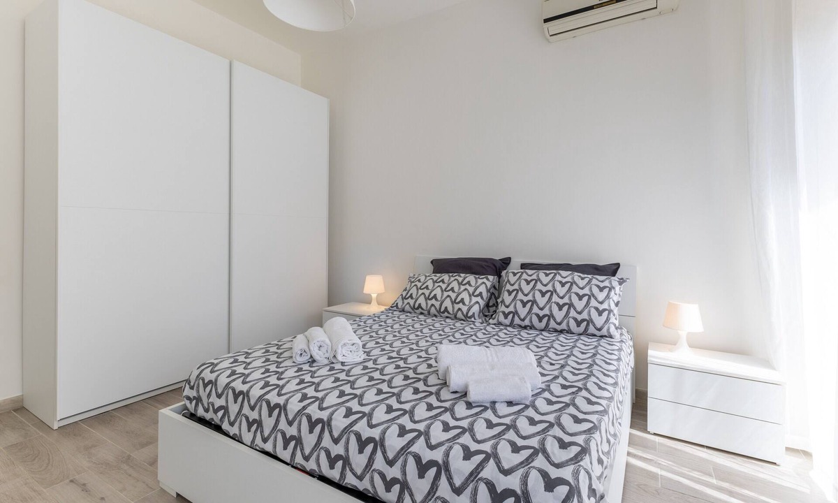 Donnalucata Apartment | Apartment 'Mi Casa Es Tu Casa - Piano Terra' with Private Terrace, Wi-Fi and Air Conditioning