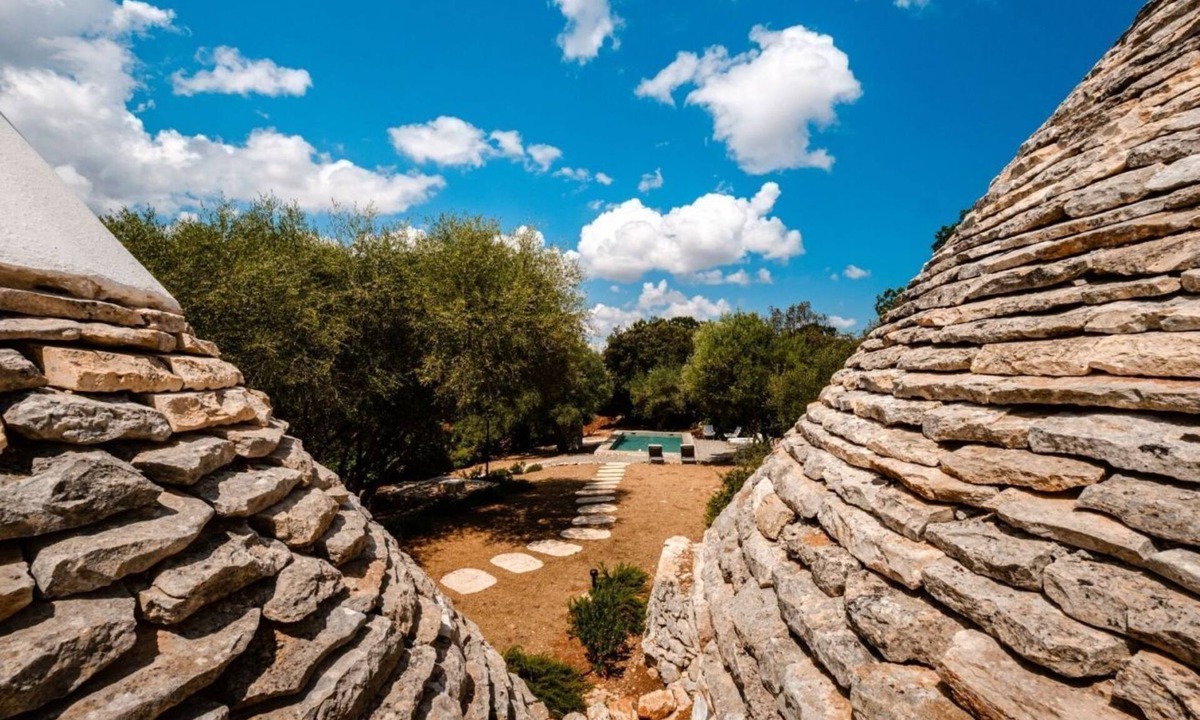 L'Assunta Villa | Authentic Trulli with Private Pool, Sleeps 7 in Monopoli Countryside. Pet Friendly