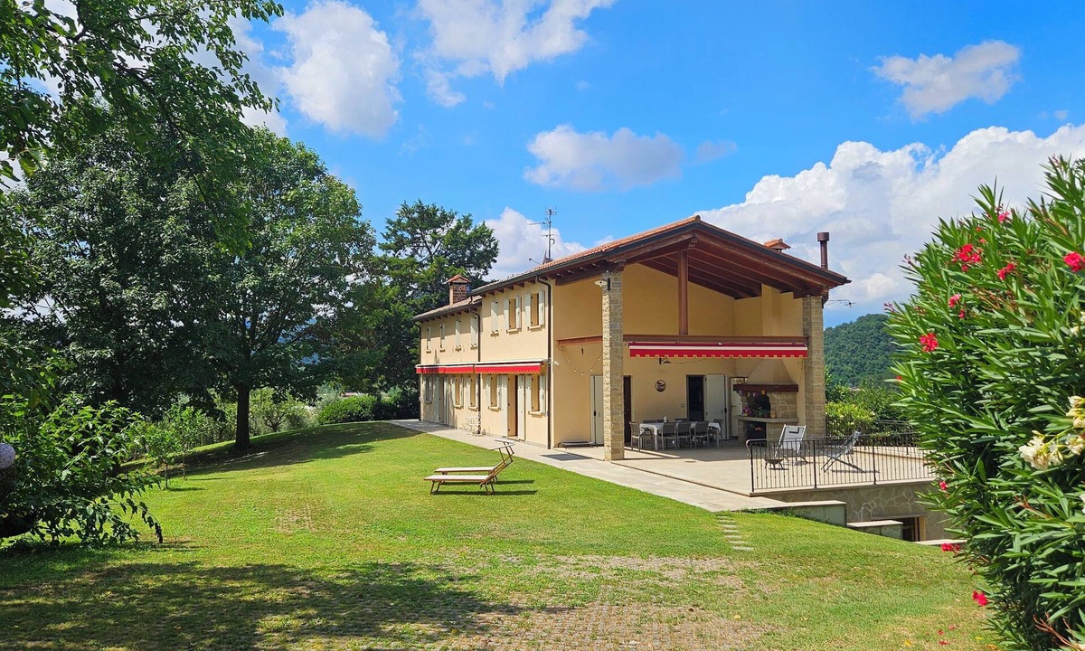 Torreglia Bed & Breakfast | B&B Villa Euganea, large room with single beds, private bathroom, view Hills