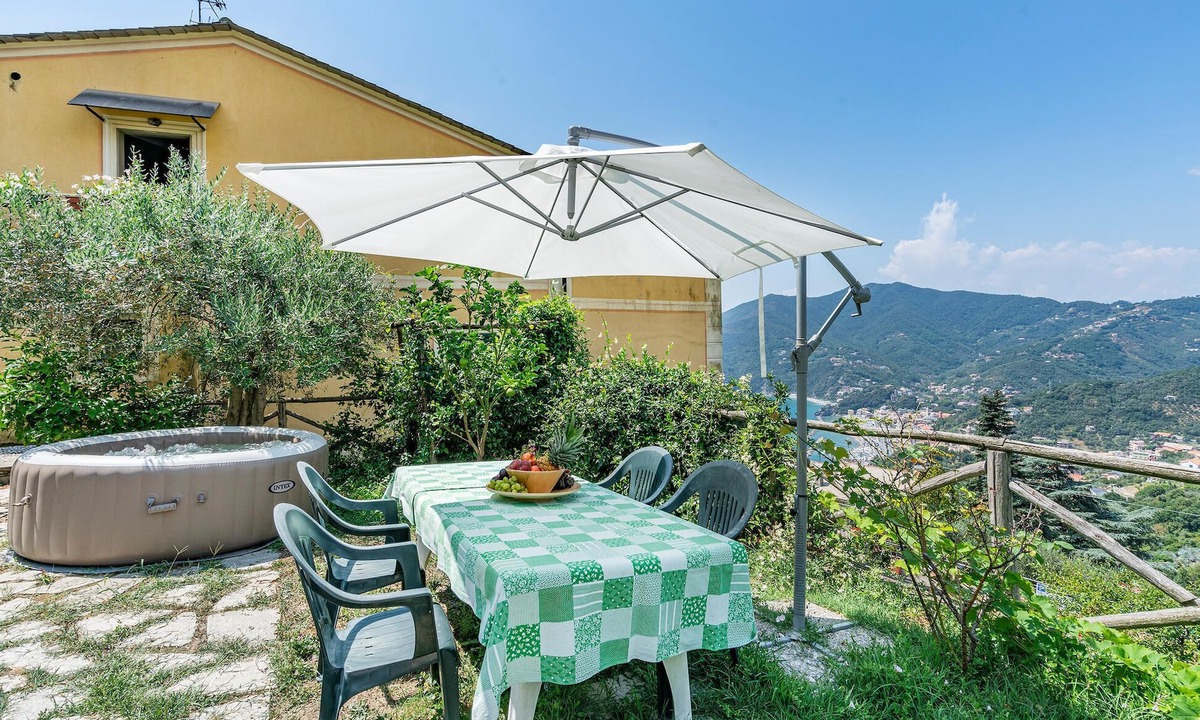 Moneglia House | Beach front home in Moneglia with WiFi
