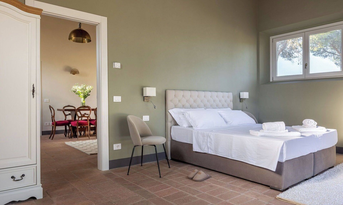 San Pietro in Bossolo Villa | Beautiful apartment in villa for 6 people with WIFI, pool and TV, close to Greve In Chianti