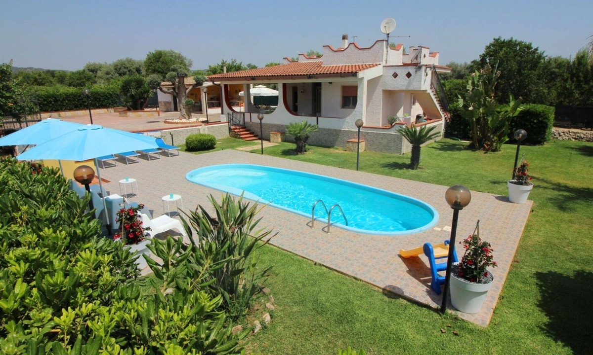 Syracuse Villa | Beautiful private villa for 5 guests with private pool, WIFI, A/C, TV, terrace and pets allowed