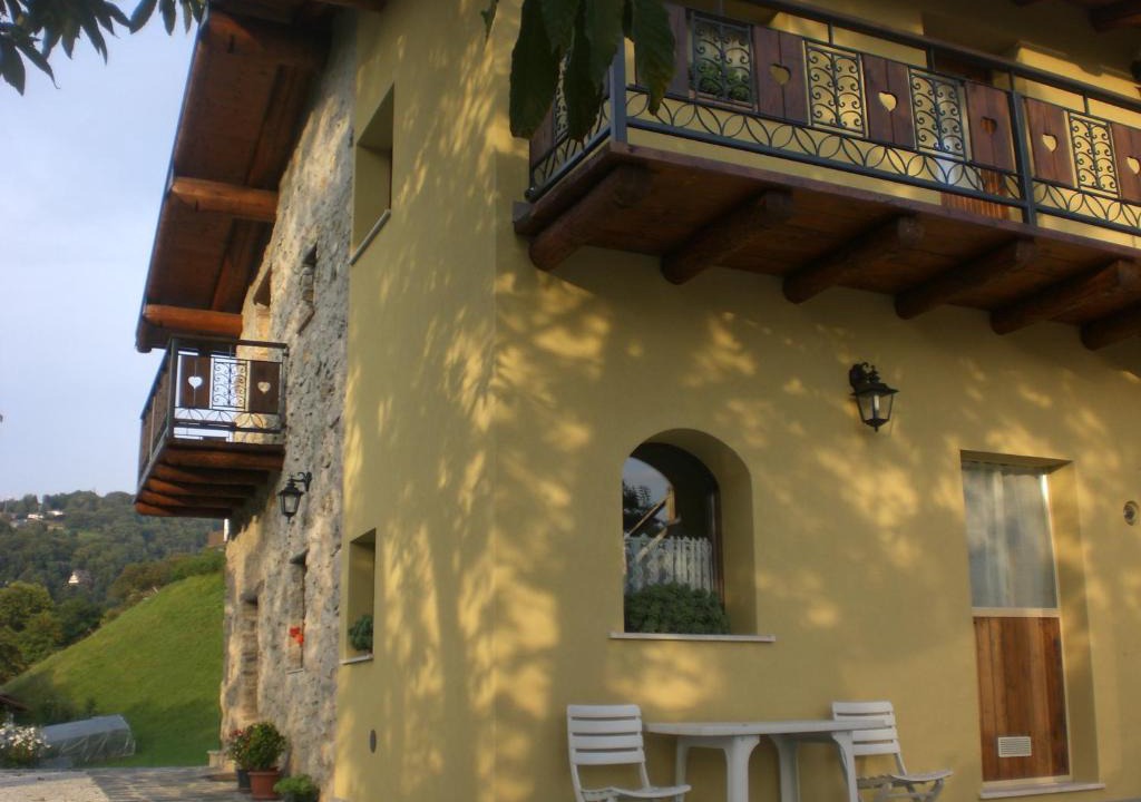 Cene Bed & Breakfast | Bed And Breakfast Montino