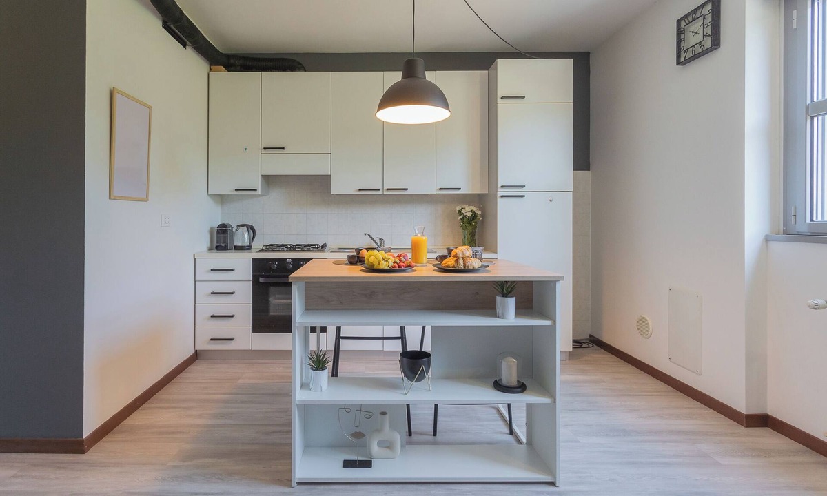 Albate Apartment | Black Loft Como - Studio Apartment, Sleeps 2