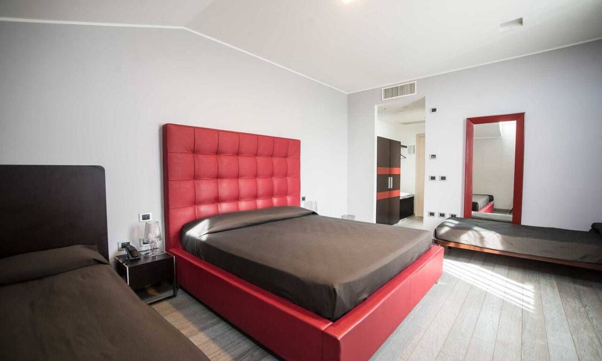 Suzzara Hotel | Blue Hotel