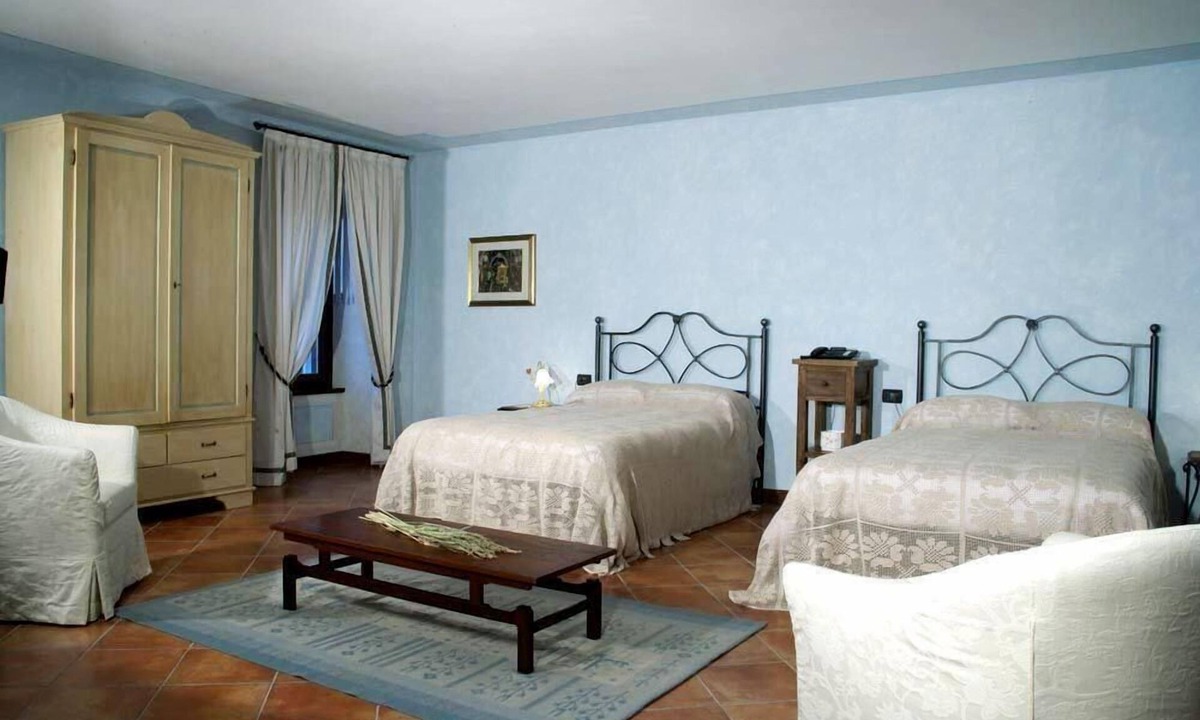 Bedizzole Other | Blue Room