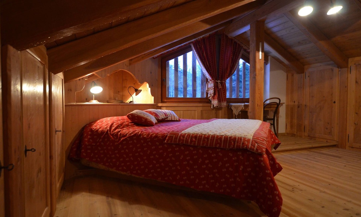 Rabbi Apartment | 'Camera Castel Pagan' with Mountain View and Garden