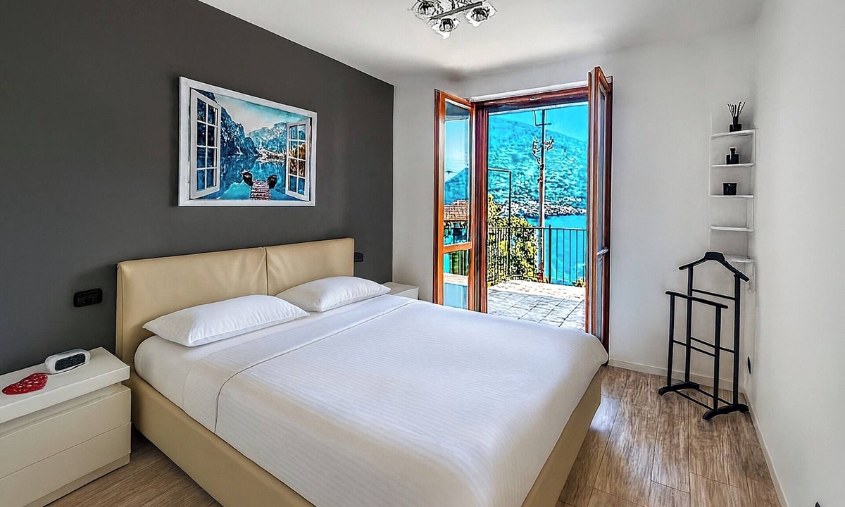 Brolo Apartment | Casa A&E - Panoramic Lake Orta Views
