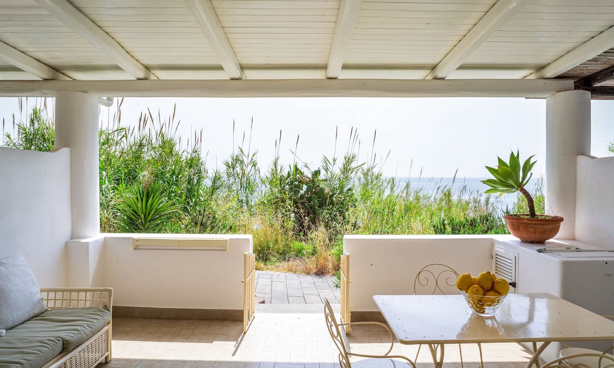 San Vincenzo House | Casa Ginestra between the sea and the volcano