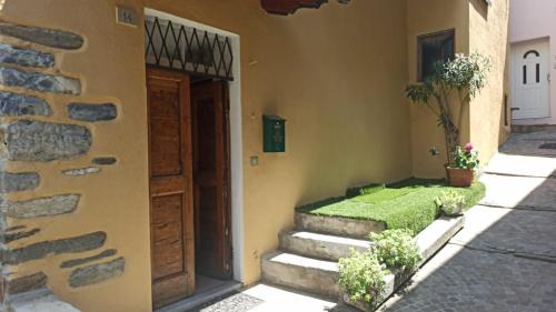 Dongo House | Casa Regina