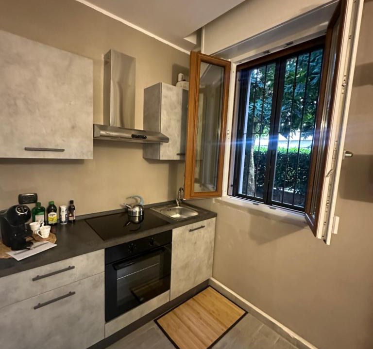 Limbiate Apartment | Casa strauss, elegante bilocale immerso nel verde