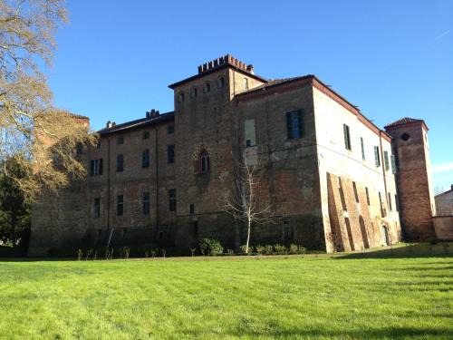 Giarole Bed & Breakfast | Castello Sannazzaro B&B