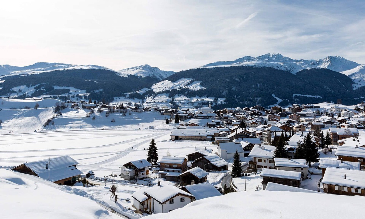 Tavanasa Ski Chalet | Charming 4BR chalet in Breil/Brigels with mountain view, WiFi & parking