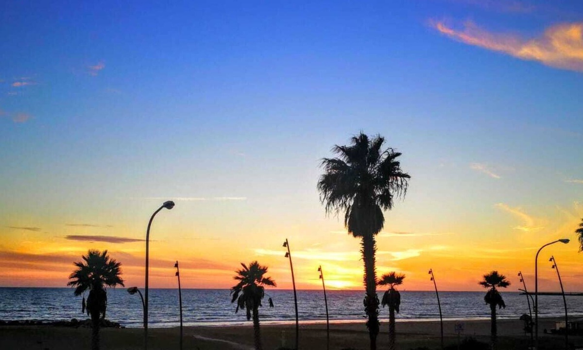 Gela Apartment | Charming sea front apartment,with 2 bedrooms, AC ,kitchen, washing machine, wifi