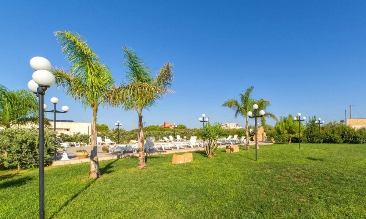 Marsala Apartment | Chic Lilybee 1bedroom apartment-GardenView sleep 2