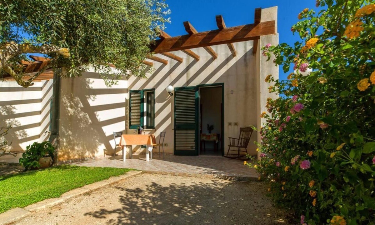 Marsala Apartment | Chic Lilybee 1bedroom apartment-GardenView sleep 4