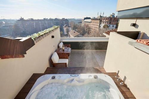 Porta Genova Apartment | Conca9, Luxury attic with jacuzzi in Navigli
