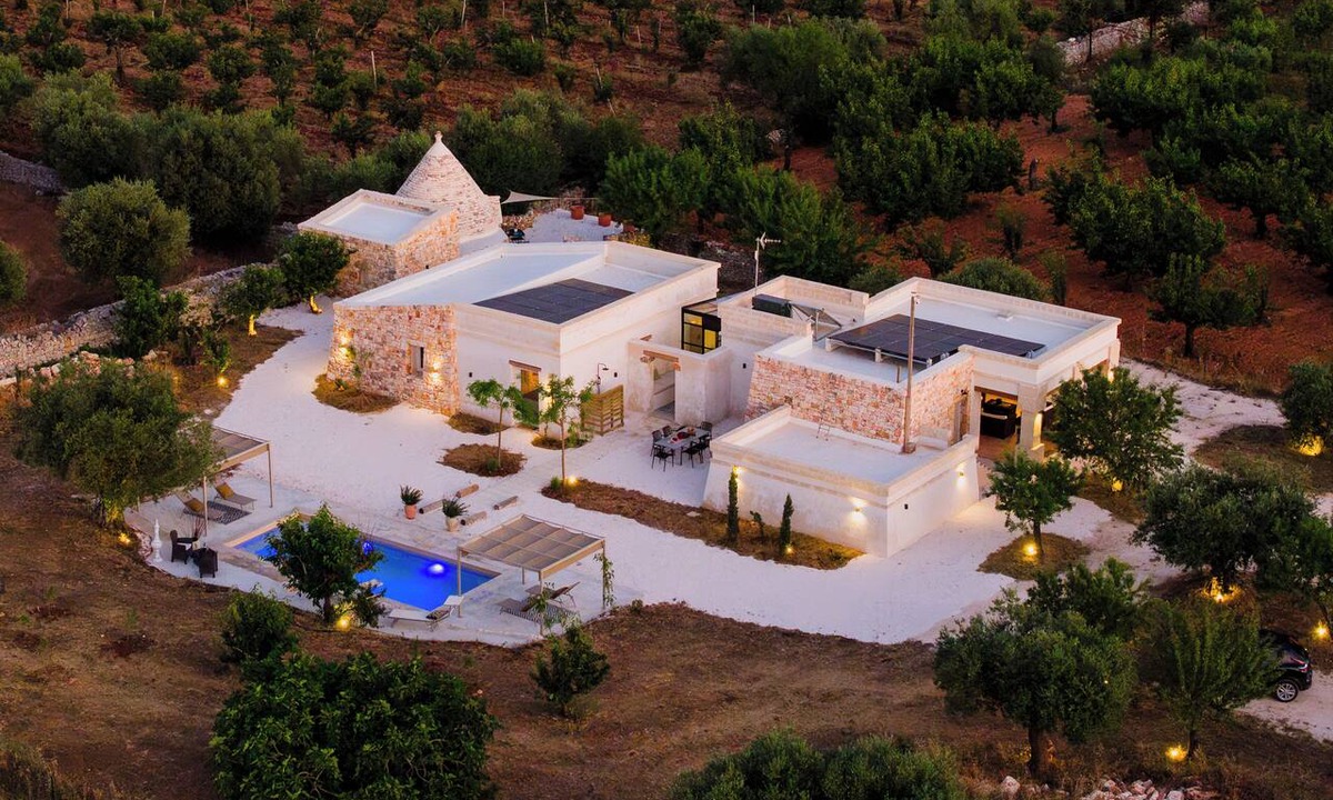 Putignano Villa | Country House with a Trullo, Pool, Panoramic Views, Comfort and Relaxation