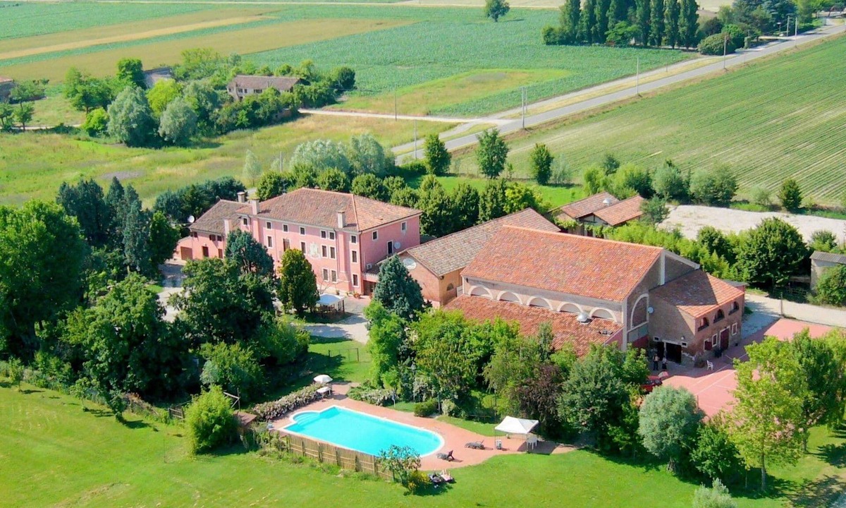 Pontecchio Polesine House | Countryside Bliss with Pool & Tennis