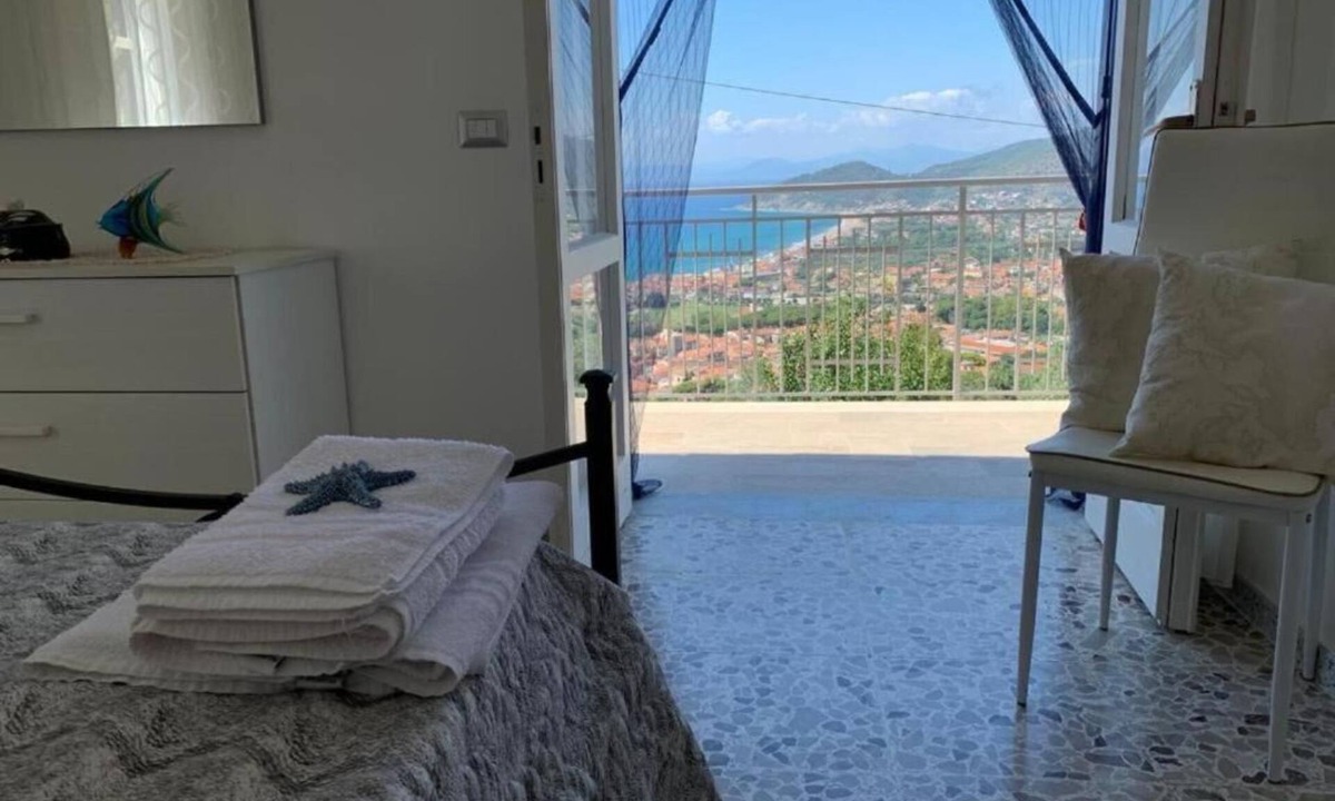 Castellabate Historic Centre House | Cozy panoramic apartment ideal for families or couples.
