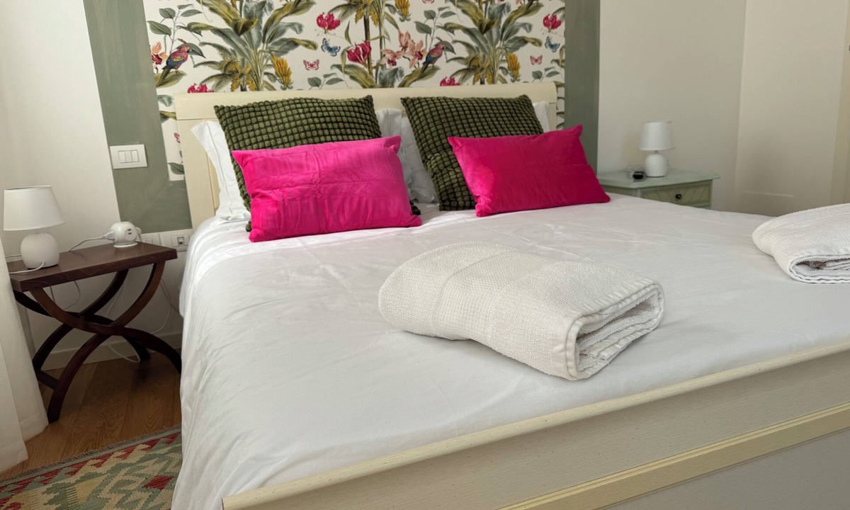 Treviso Apartment | Cozy river-view apartment, a stone's throw from the cathedral.