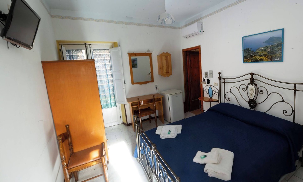Lipari Historic Centre Apartment | double second floor single use