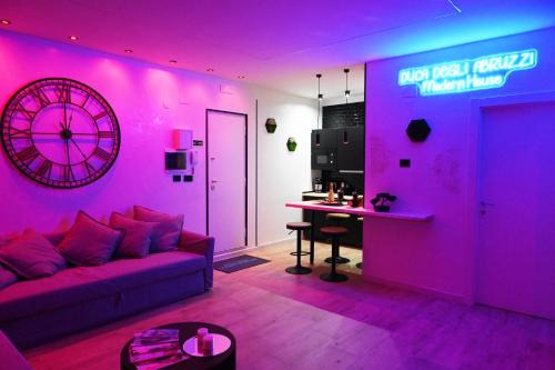 Brindisi Apartment | DUCA DEGLI ABRUZZI Modern House LUXURY RELAX - VICINO AEROPORTO SALENTO - CHECK IN H24 with private Parking