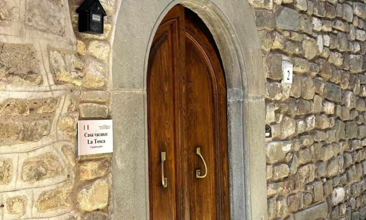 Castelvecchio House | Elegant rustic house in the Tuscan hills. Vacation House La Tosca
