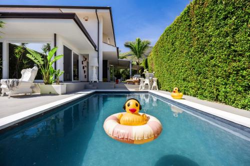 Villa Grazia di Carini House | Elegant Villa With Pool Luxury