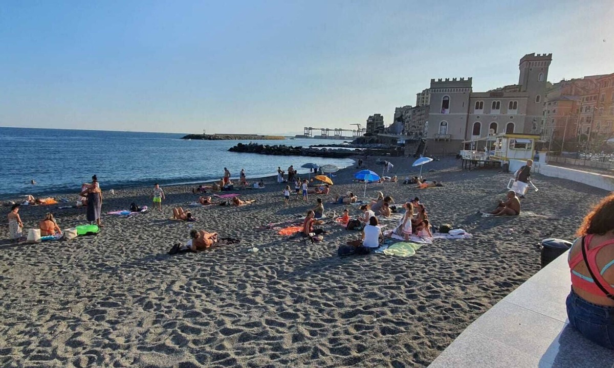 Pegli House | Entire apartment located 30 meters from the sea