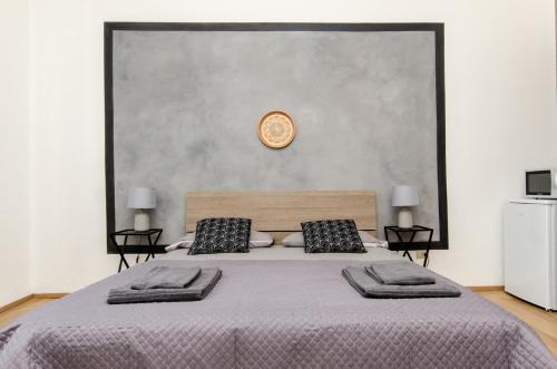 Lazzaretto Apartment | Grey Room