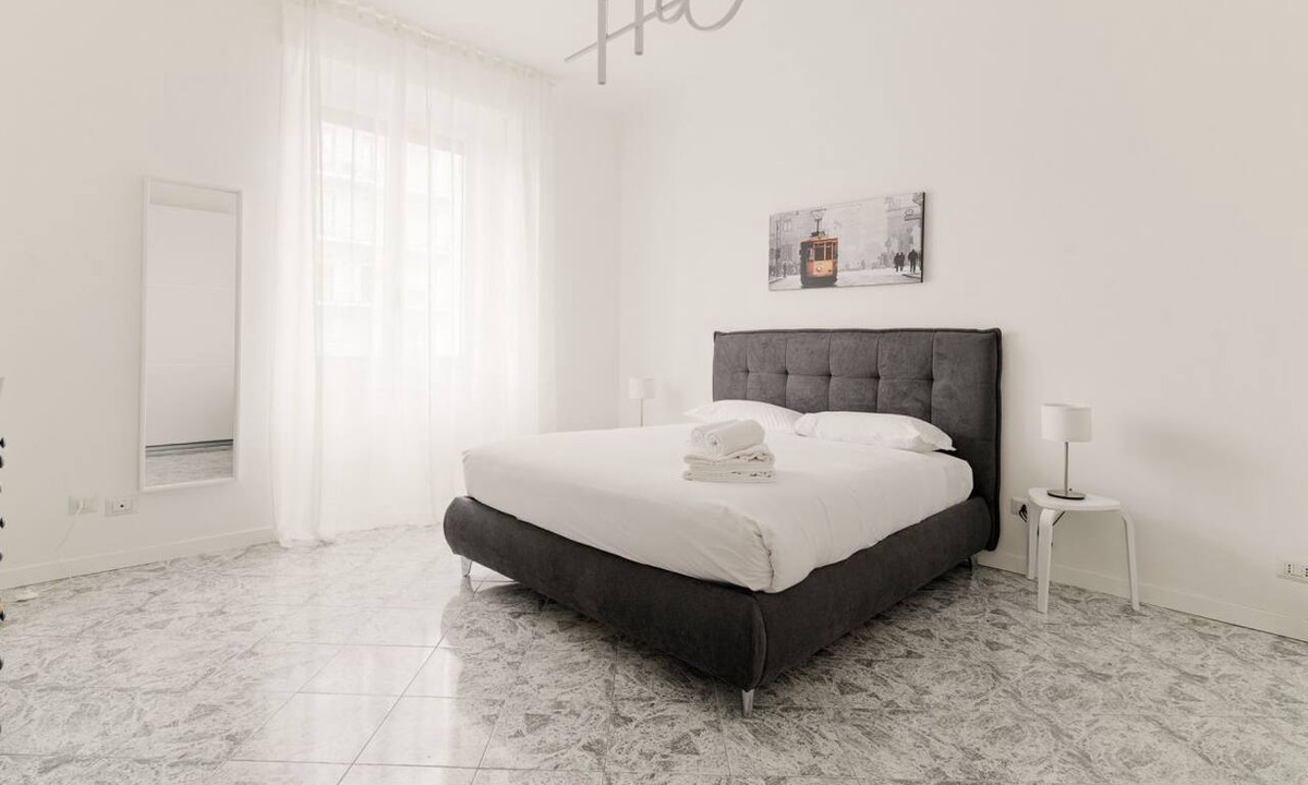 Navigli Apartment | GuestHost - Comfortable apartment of about 85 square meters, ideal for 4 people, located on the first floor of a building with a lift (NOT suitable for disabled people - there are some steps at the entrance).The property is located in a strategic area, f