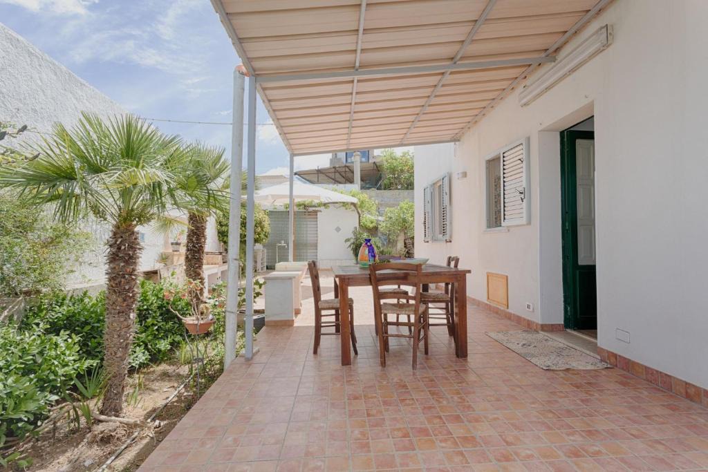 Rilievo Apartment | GuestHost - Villa ChiGa Apartment with Veranda, Pool and Parking