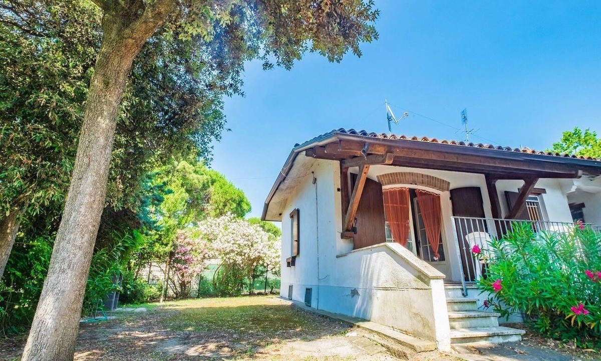Lido di Volano House | Haupthaus, großes freistehendes Haus, Klima by Interhome