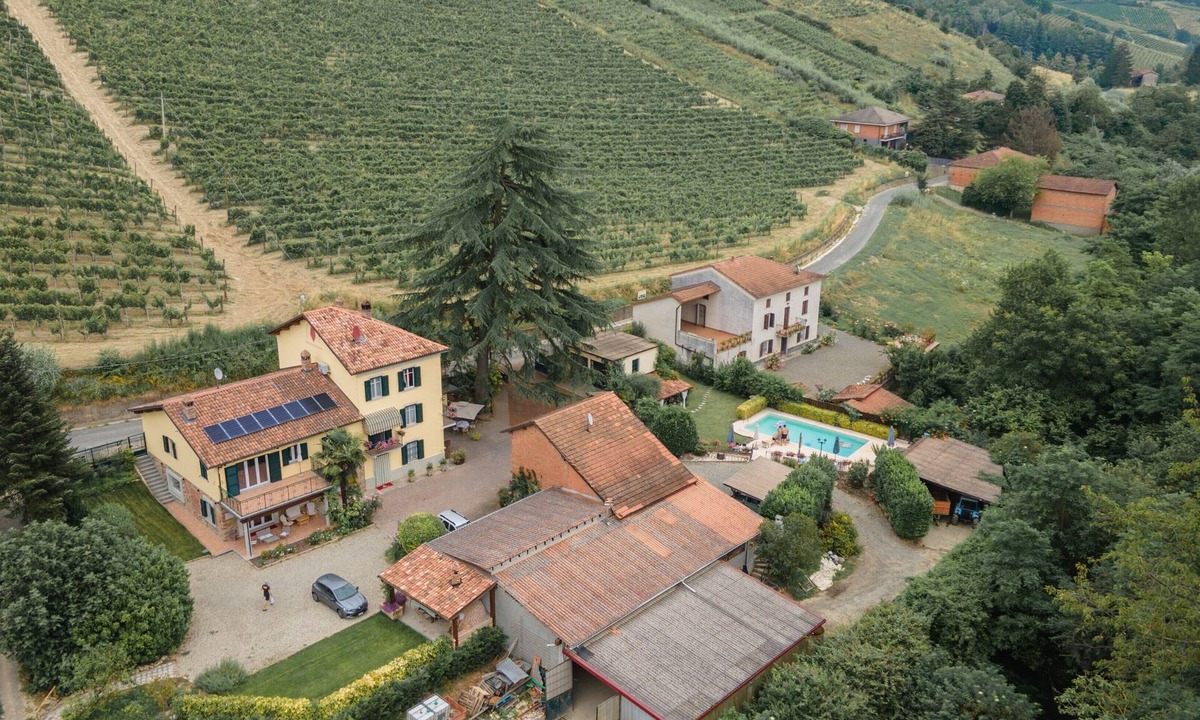 Strevi House | Holiday Home 'Azienda Oddone Prati Winery' with Private Pool, Shared Garden & Wi-Fi