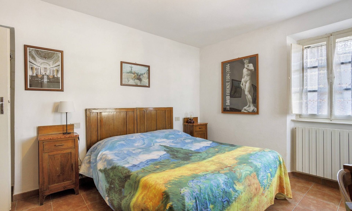 Pietrasanta House | Holiday Home 'Michelangelo 2 Adults 2 Children' with Private Terrace, Wi-Fi and Air Conditioning