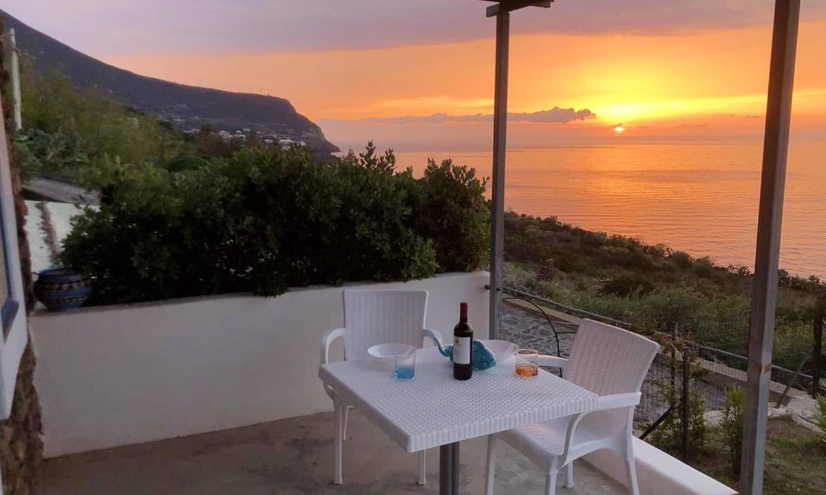 Malfa Apartment | Homerez - Nice studio for 2 ppl. at Malfa
